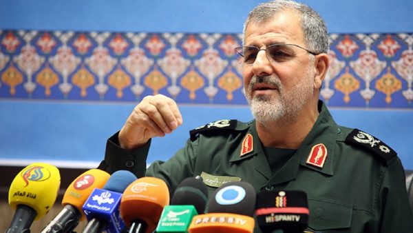 حضور فرمانده سپاه پاسداران در اتوبوس، همراه مردم و بدون تشریفات