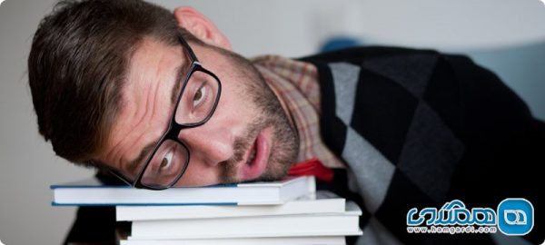 چرا تا میام درس بخونم، خوابم میگیرد؟