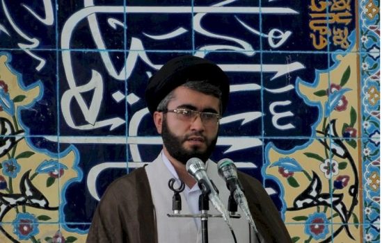 امام جمعه لنده : برخی از افراد در داخل کشور به دنبال عادی سازی روابط با آمریکا هستند