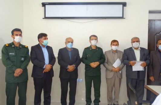 تجلیل فرمانده ناحیه مقاومت بسیج شهرستان بهمئی از معلمان دوره ابتدایی خود + تصاویر