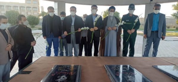 باحضور استاندار کهگیلویه وبویراحمد، گلزار مطهر شهدا در شهر لیکک مرکز شهرستان بهمئی غبارروبی شد
