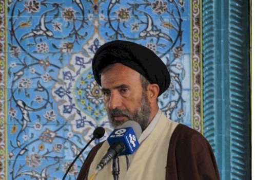 امام جمعه موقت لنده : افزایش چندین برابری کالا ها باعث کمر شکنی اقشار مختلف شده است/شاهد بی بندوباری در سطح بازار هستیم.